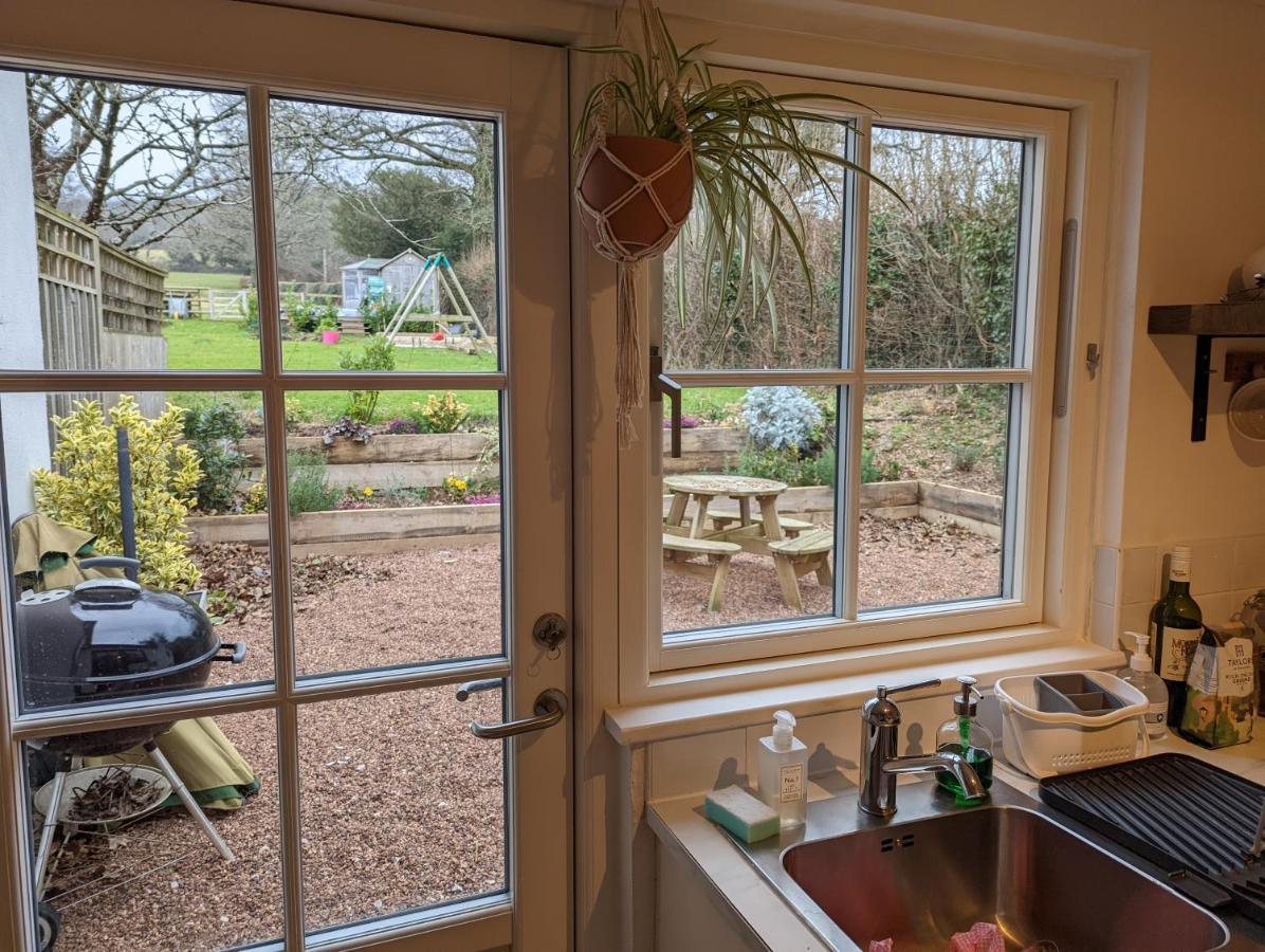 Cosy 2-Bed Property In Ashburton Dartmoor Нютън Абът Екстериор снимка